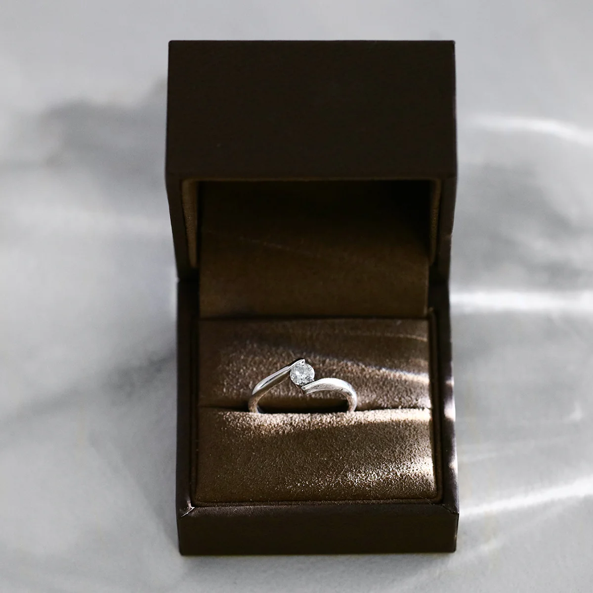 0.30ct Round Brilliant Solitaire Twist Ring | Pre-Loved | 18K White Gold - Image 6