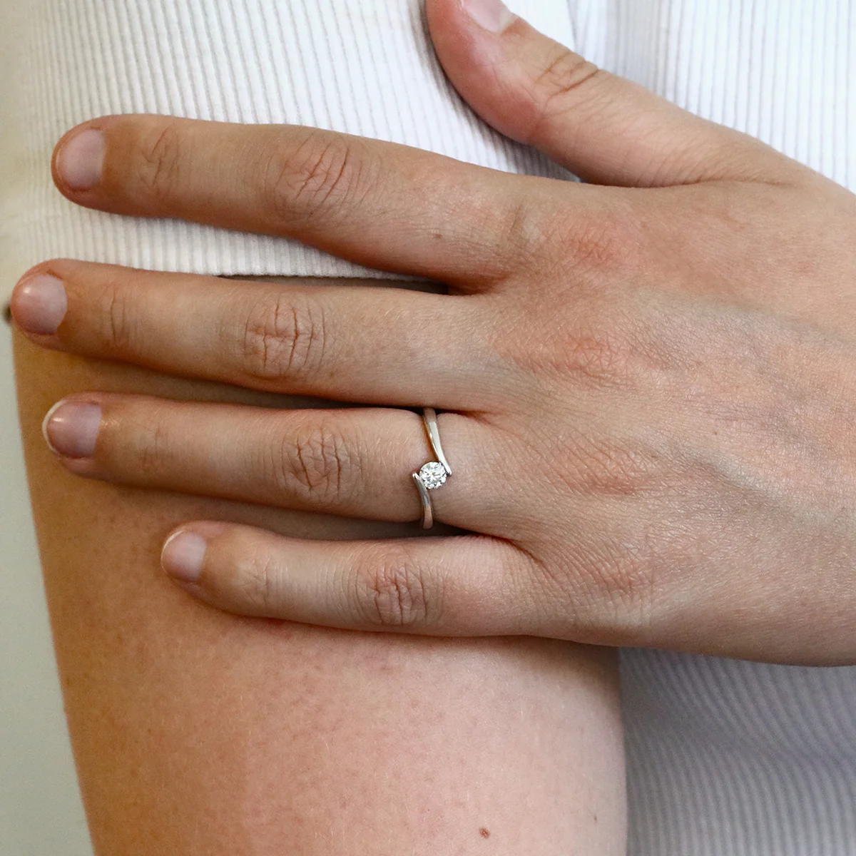 0.30ct Round Brilliant Solitaire Twist Ring | Pre-Loved | 18K White Gold - Image 7