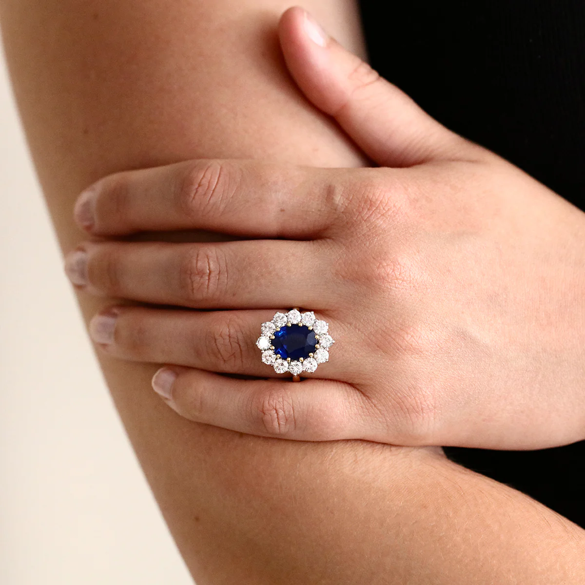 5.37ct Oval Sapphire & Diamond Cluster Ring | Pre-Loved | 18K Yellow Gold - Image 7
