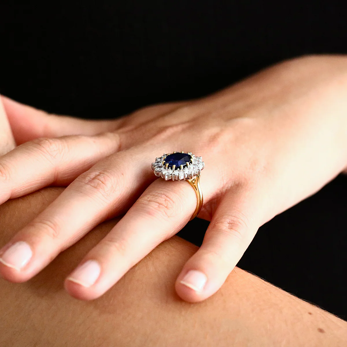 5.37ct Oval Sapphire & Diamond Cluster Ring | Pre-Loved | 18K Yellow Gold - Image 9