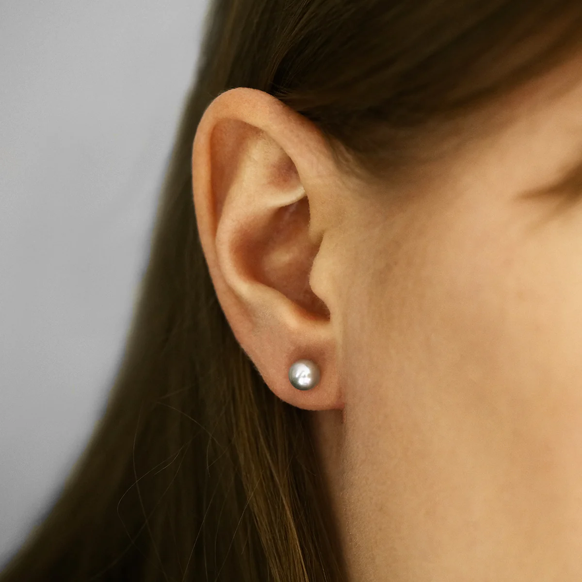 Pearlessence Collection 6-6.5mm Round Grey Cultured River Pearl Stud Earrings | 9K Yellow Gold - Image 6
