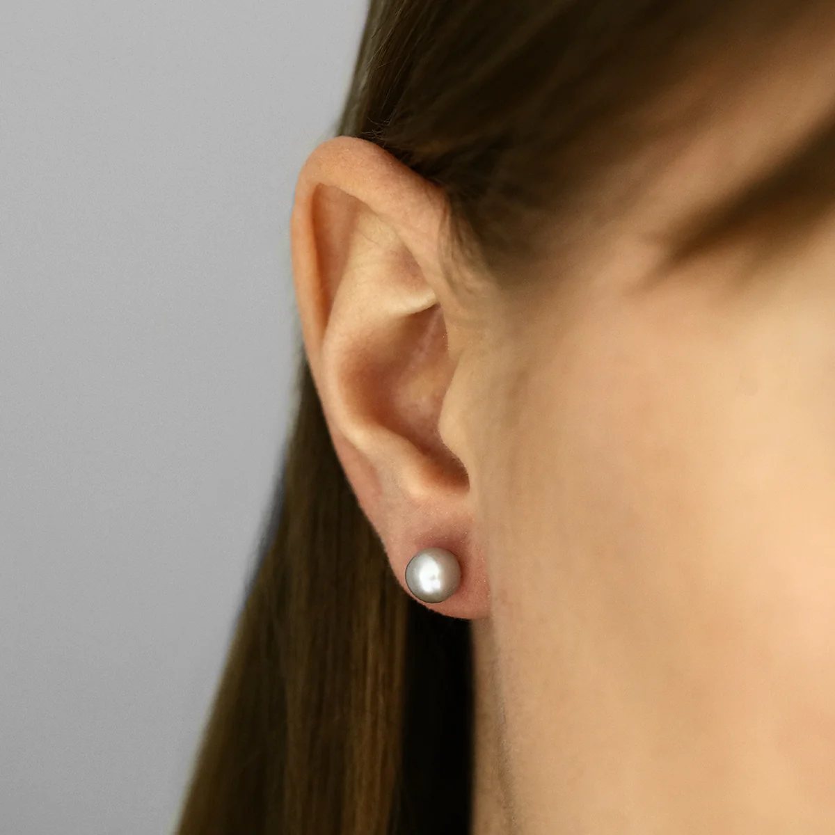 Pearlessence Collection 7-7.5mm Round Grey Cultured River Pearl Stud Earrings | 9K Yellow Gold - Image 5