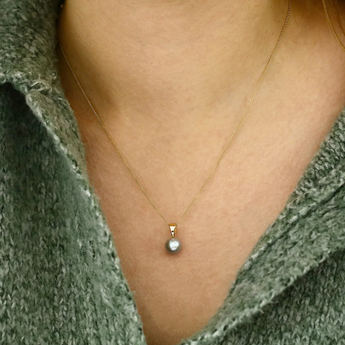Pearlessence Collection 8-8.5mm Grey Round Cultured River Pearl 18" Pendant | 9K Yellow Gold - Image 4