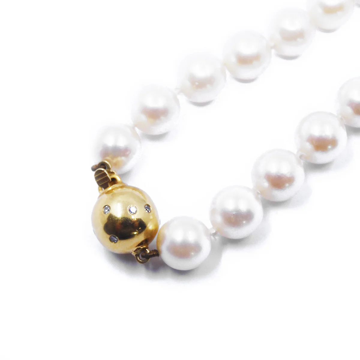 8mm Cultured Pearl 18" Necklace Set Clasp | Pre-Loved | 18K Yellow Gold - Image 2