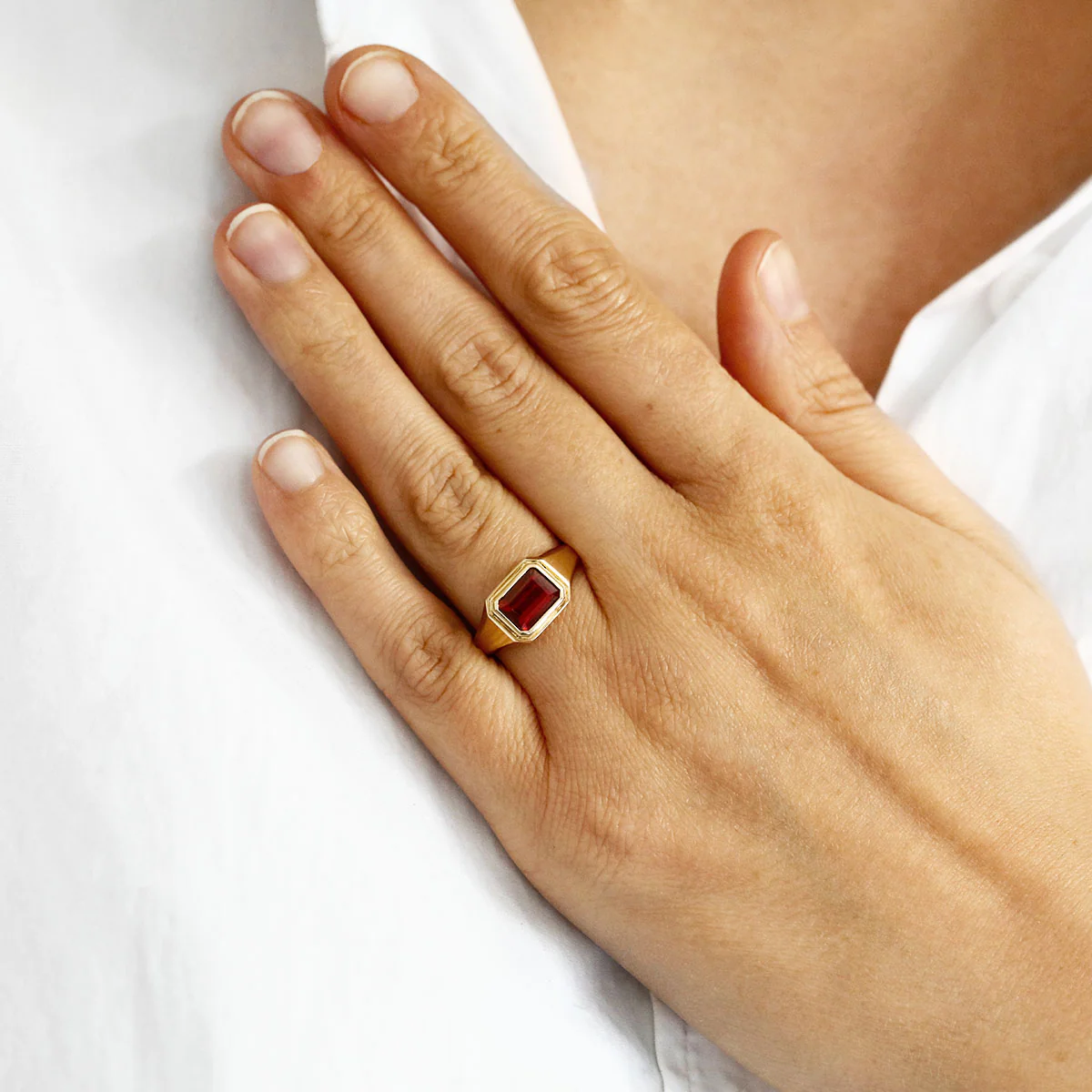 Birthstone Collection 2.09ct Octagonal Garnet Signet Ring | 9K Yellow Gold - Image 6