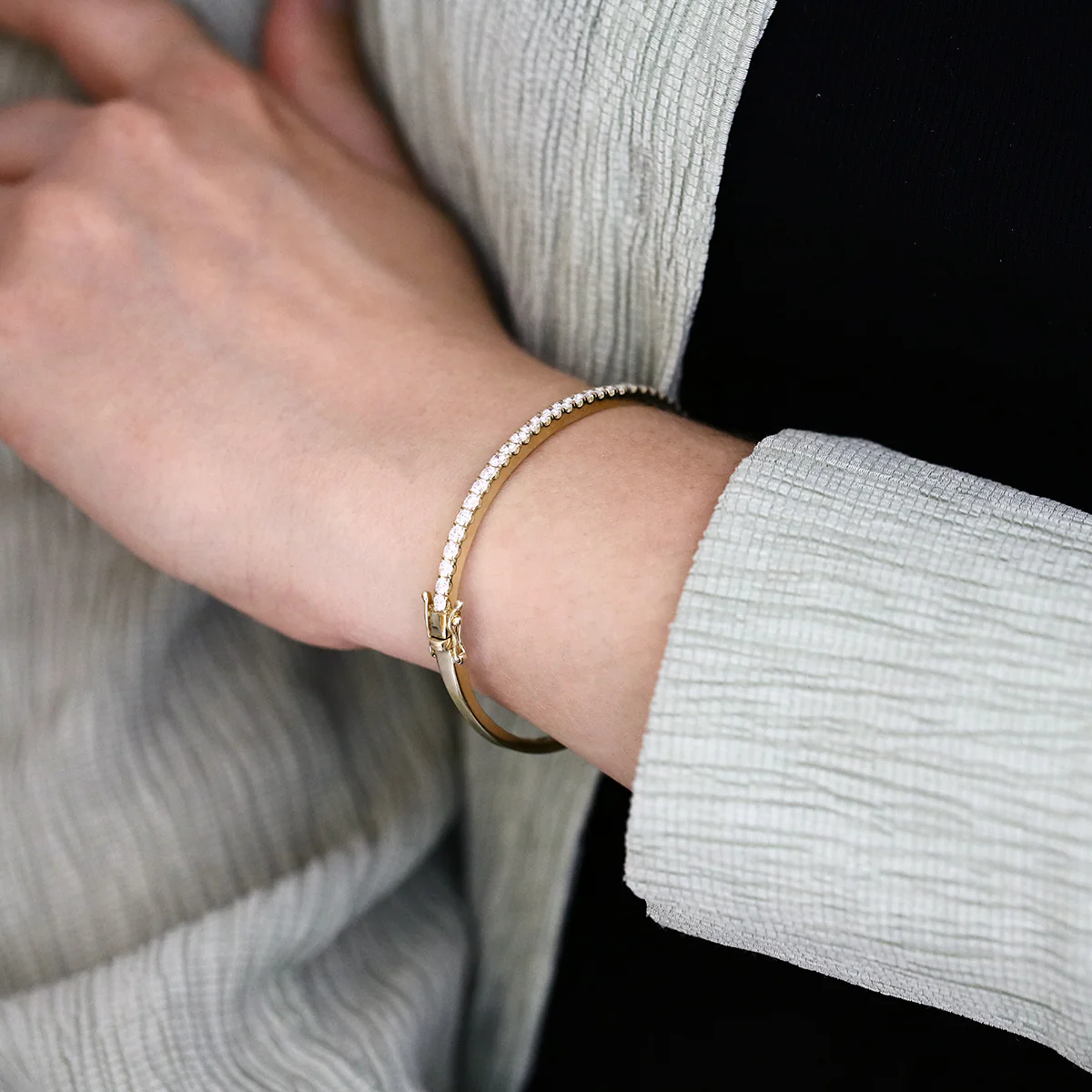 Everyday Diamonds 2.02ct Brilliant Cut Lab Grown Eternity Bangle | 9K Yellow Gold - Image 4