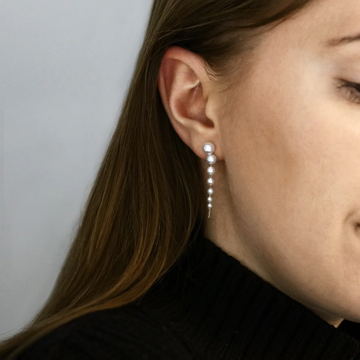 Mizuki Sea of Beauty Short Cascading Pearl Earrings | 14K Yellow Gold - Image 2