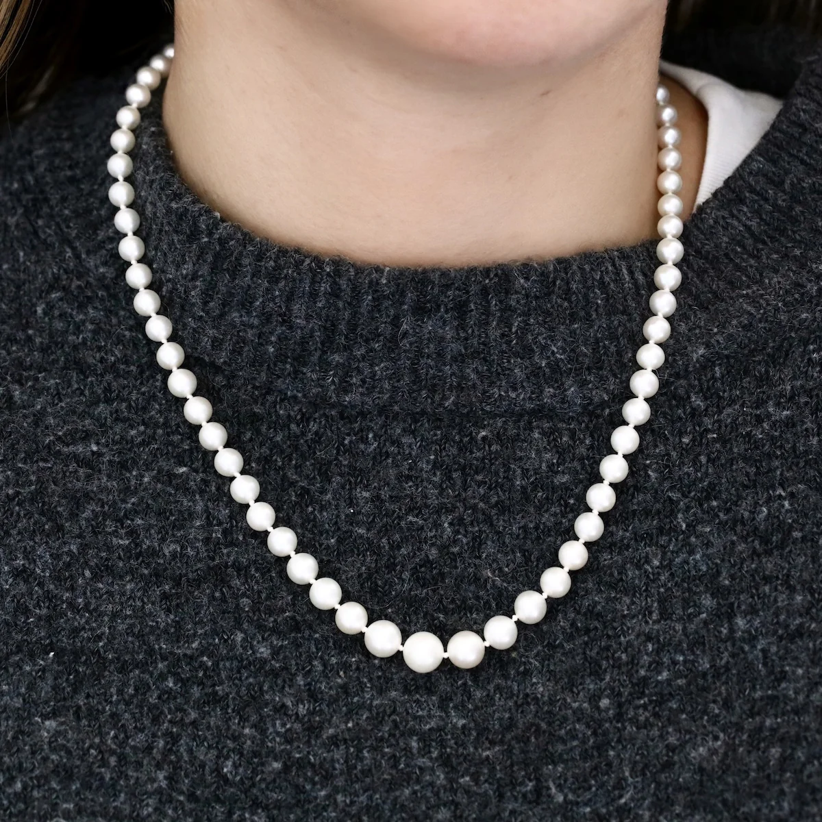 Pearlessence Collection 4-8mm White Round Cultured River Pearl Graduated Necklace | 9K Yellow gold - Image 4