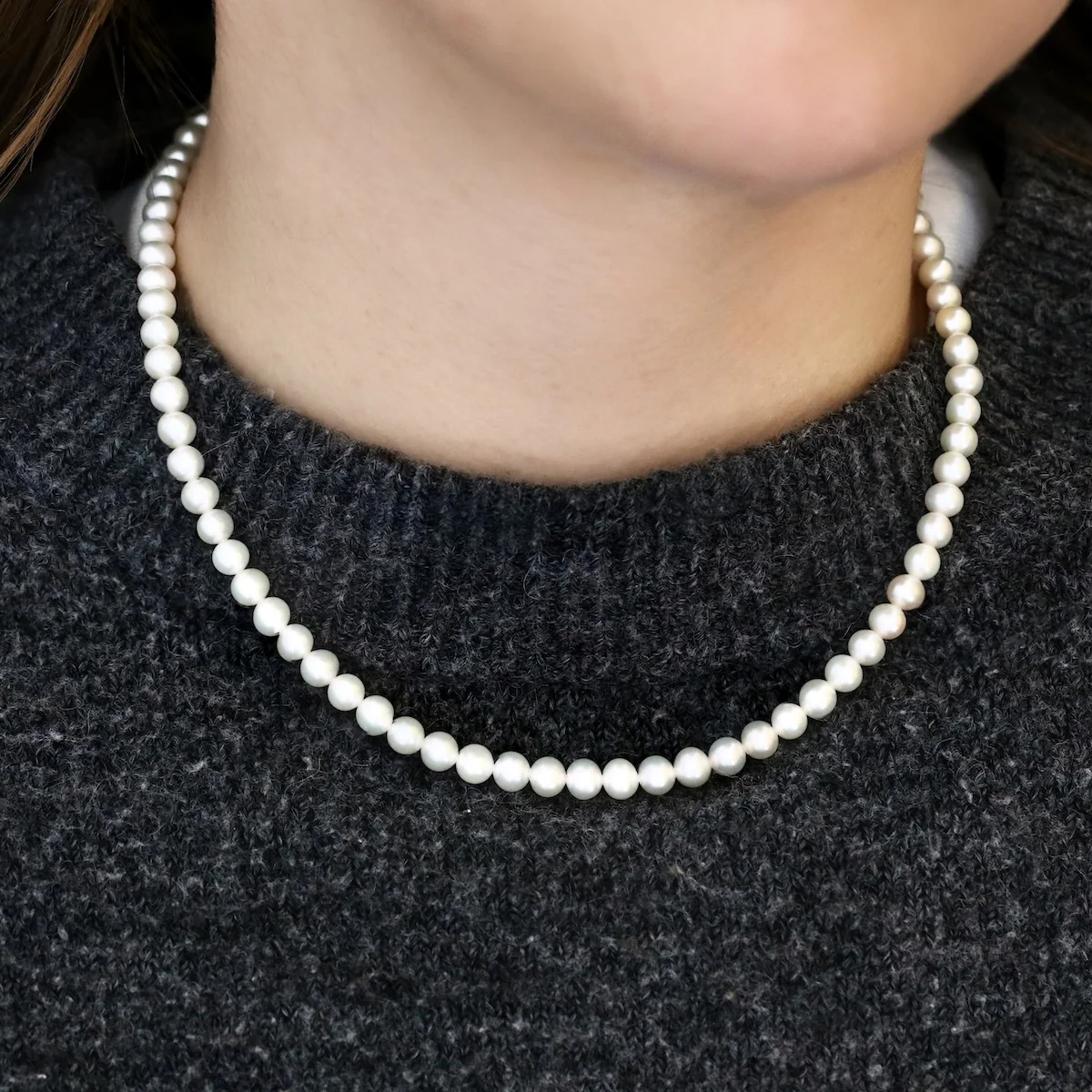 Pearlessence Collection 5-5.5mm White Round Cultured River Pearl Necklace | 9K Yellow Gold - Image 4
