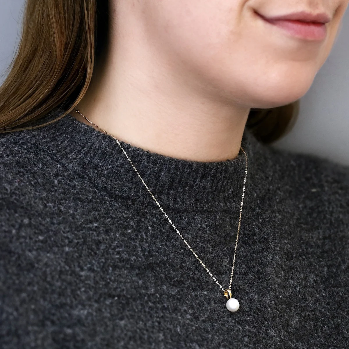 Pearlessence Collection 8-8.5mm Cultured River Pearl Necklace | 9K Yellow Gold - Image 4