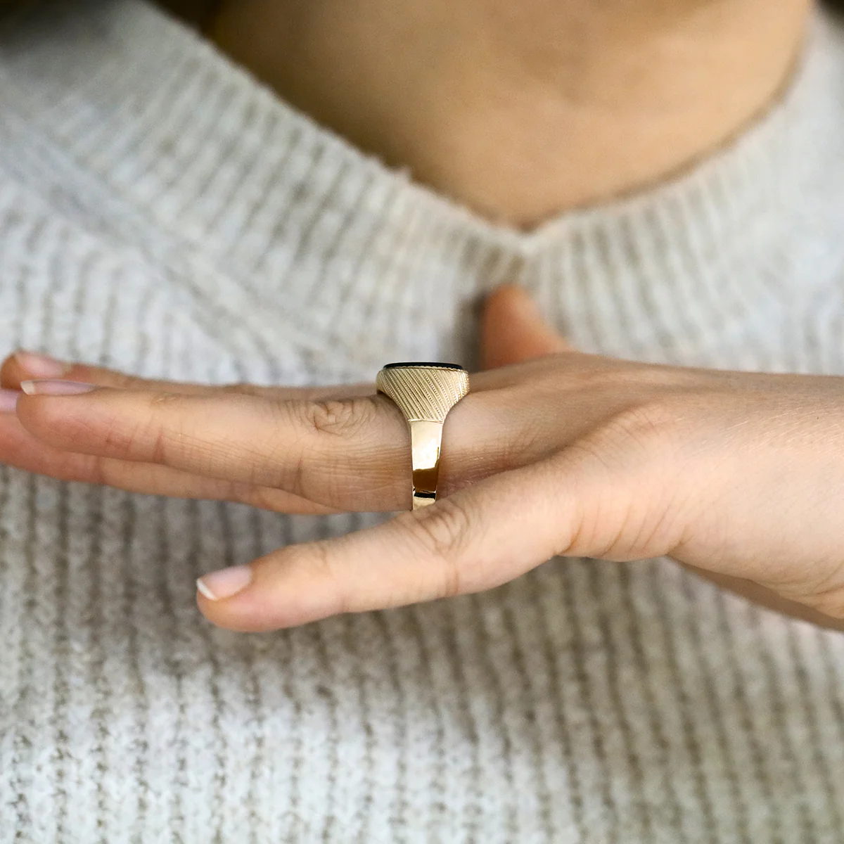 Rectangular Onyx Signet Ring | Pre-Loved | 9K Yellow Gold - Image 8