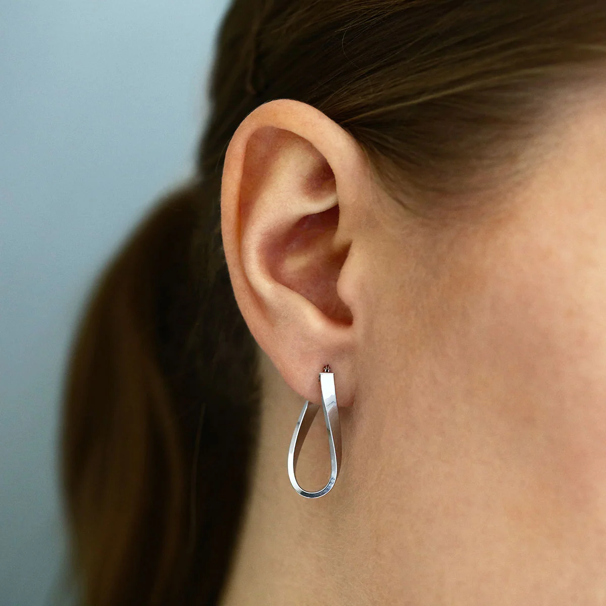 Soleil Collection 10.5mm x 26.5mm Twisted Oval Hoop Creole Earrings | 9K White Gold - Image 6