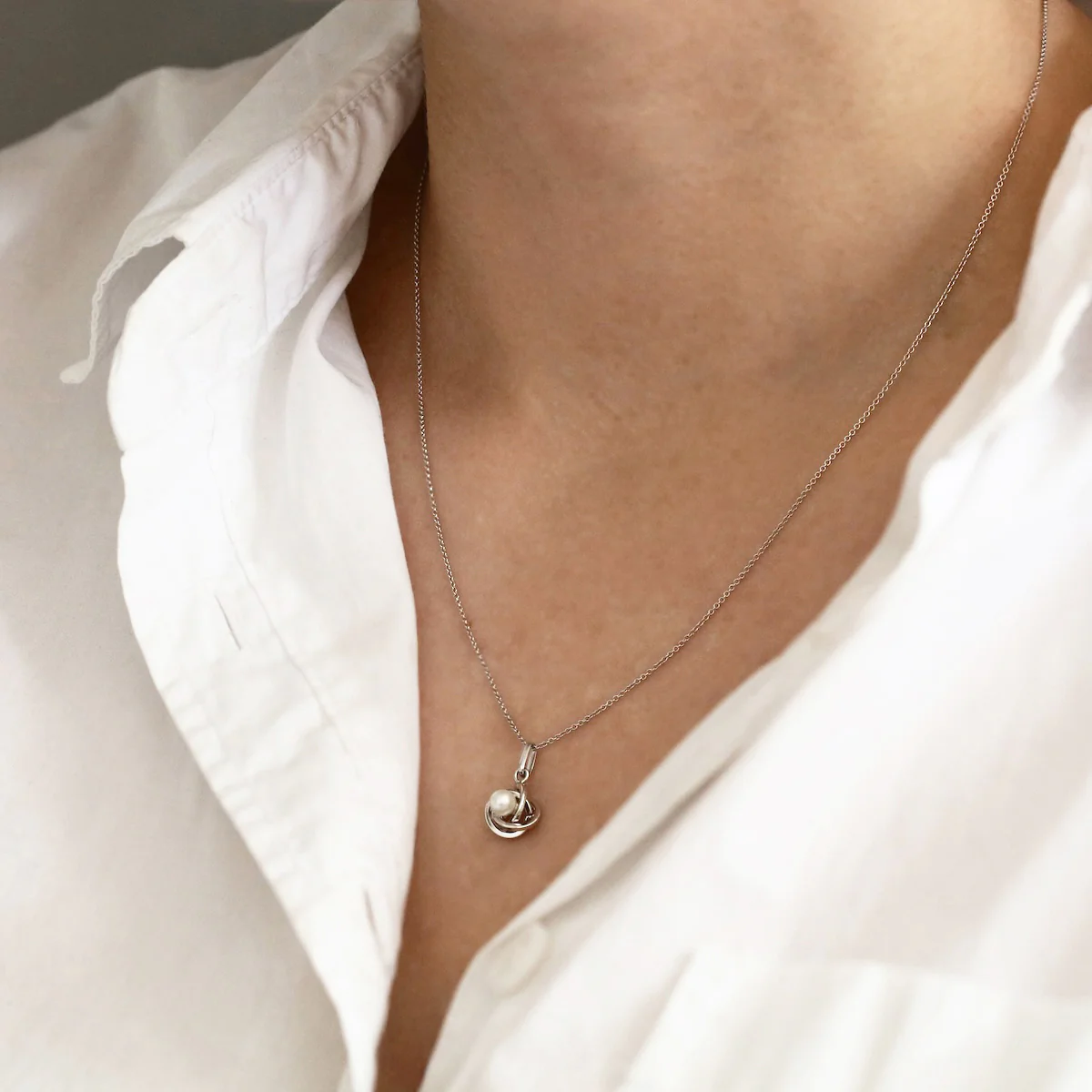 Soleil Collection 16"-18" Freshwater Pearl Knot Necklace | 9K White Gold - Image 5