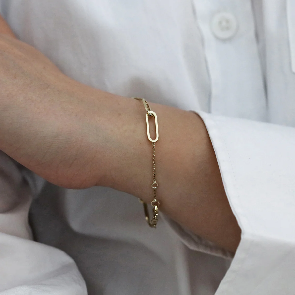 Soleil Collection Double Oval Chain Link Bracelet | 9K Yellow Gold - Image 3