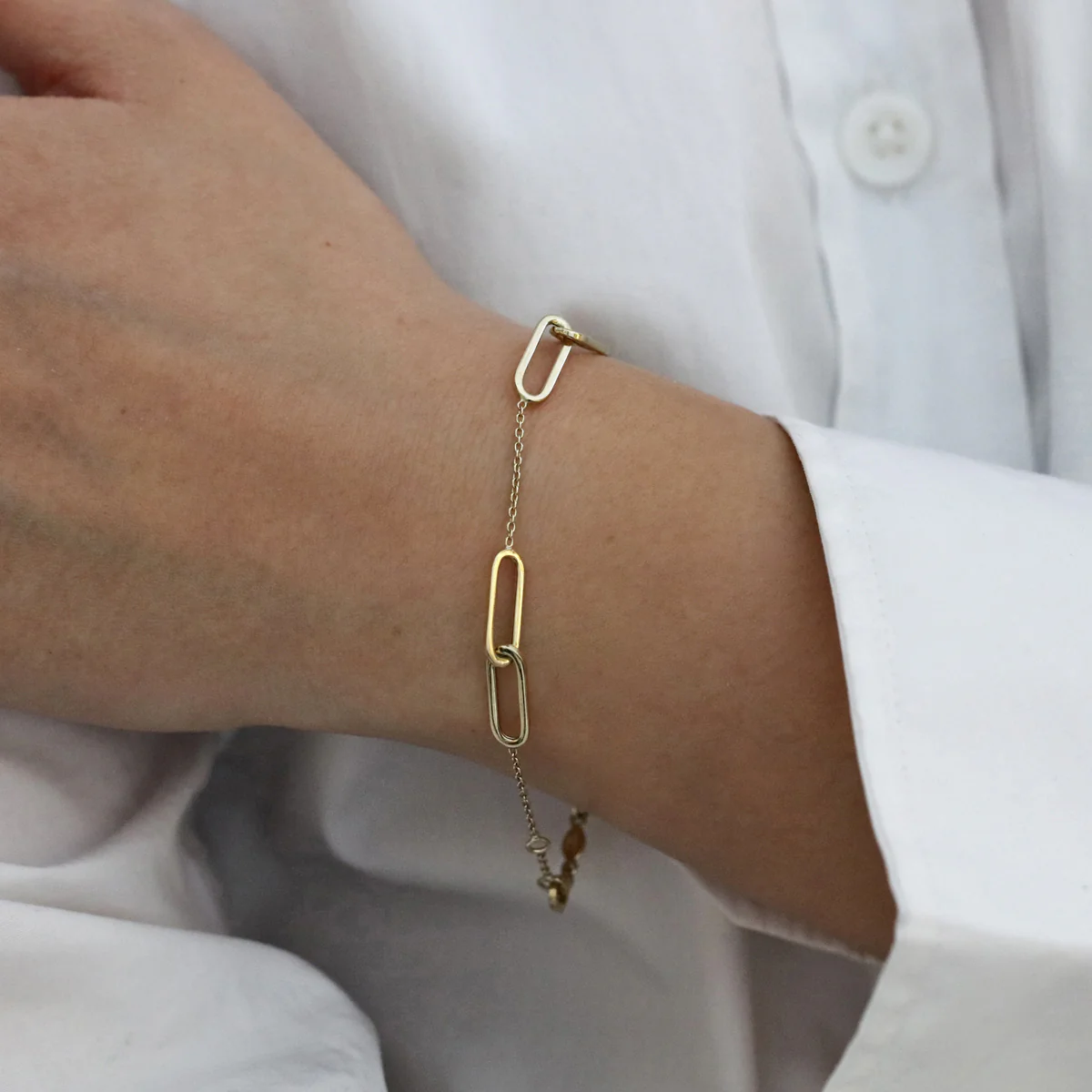 Soleil Collection Double Oval Chain Link Bracelet | 9K Yellow Gold - Image 4