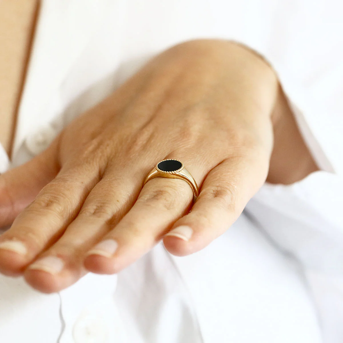 Soleil Collection Oval Agate Signet Ring with Beaded Edge Design | 9K Yellow Gold - Image 8