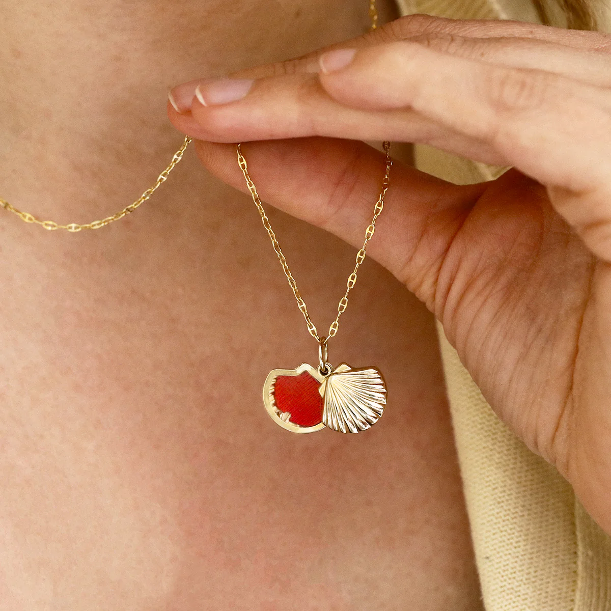 Soleil Collection Shell Locket Necklace | 9K Yellow Gold - Image 7