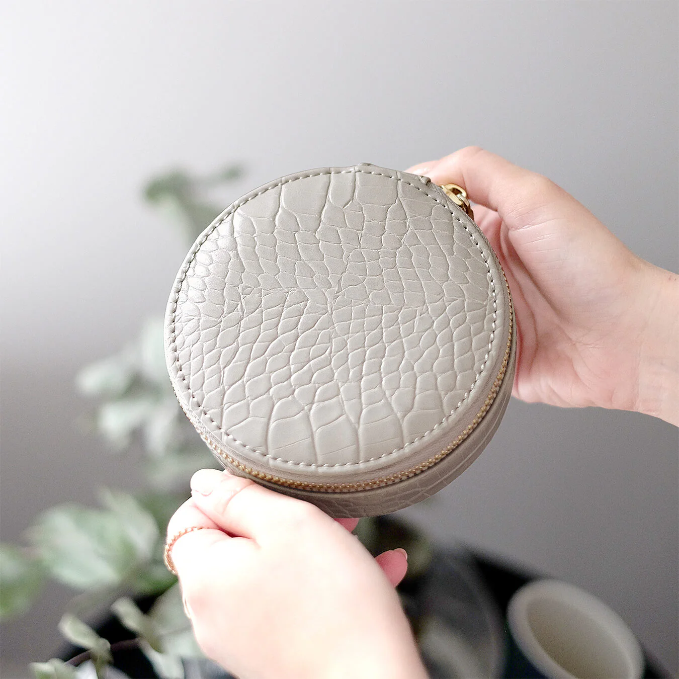 Stackers Putty Croc Round Zipped Jewellery Box - Image 4