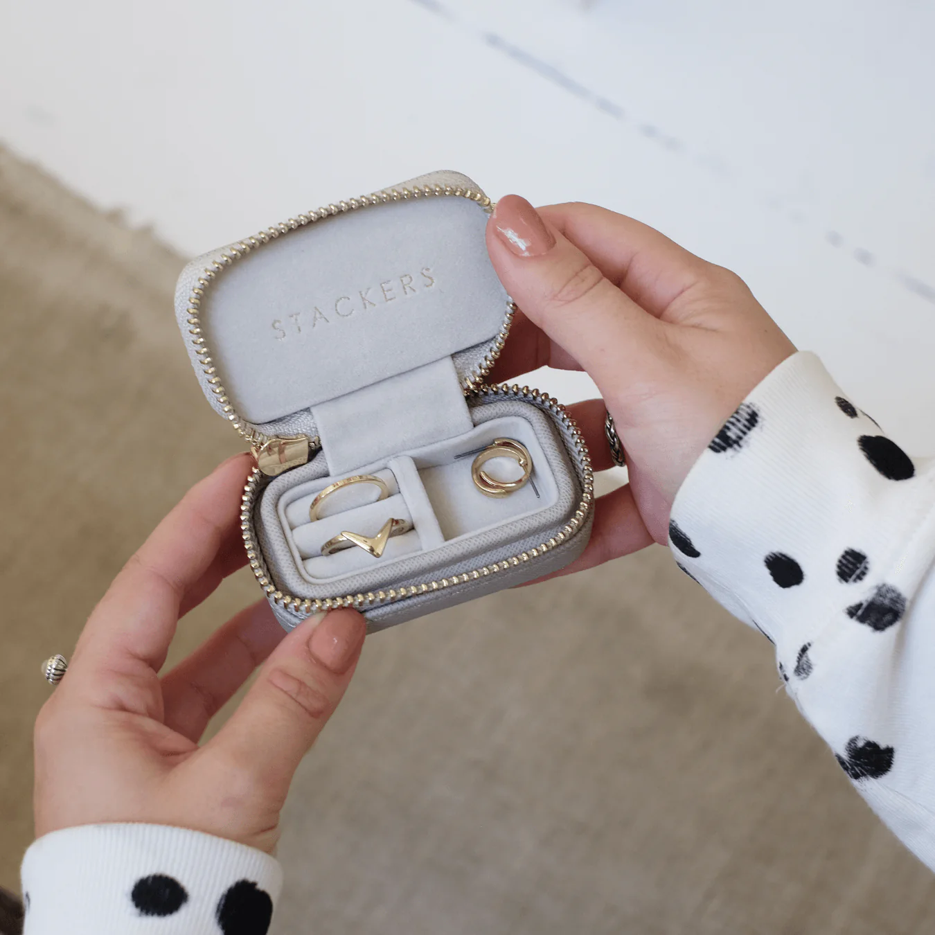 Stackers Taupe Petite Zipped Jewellery Box - Image 3